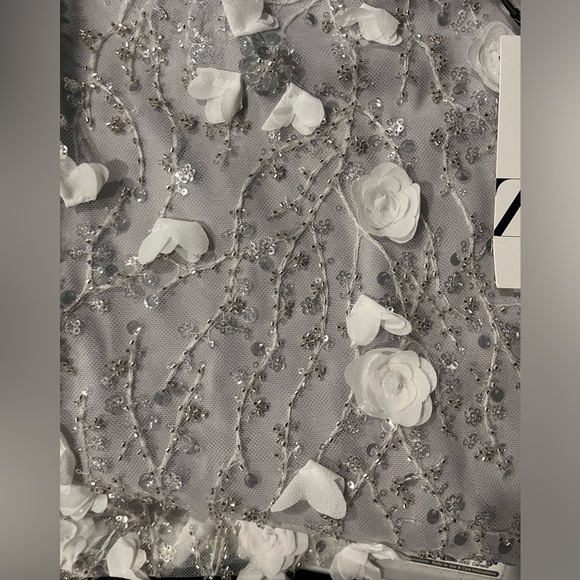 New with tags, ZARA Skirt with sequin appliqué and structured flowers. - Picture 8 of 9